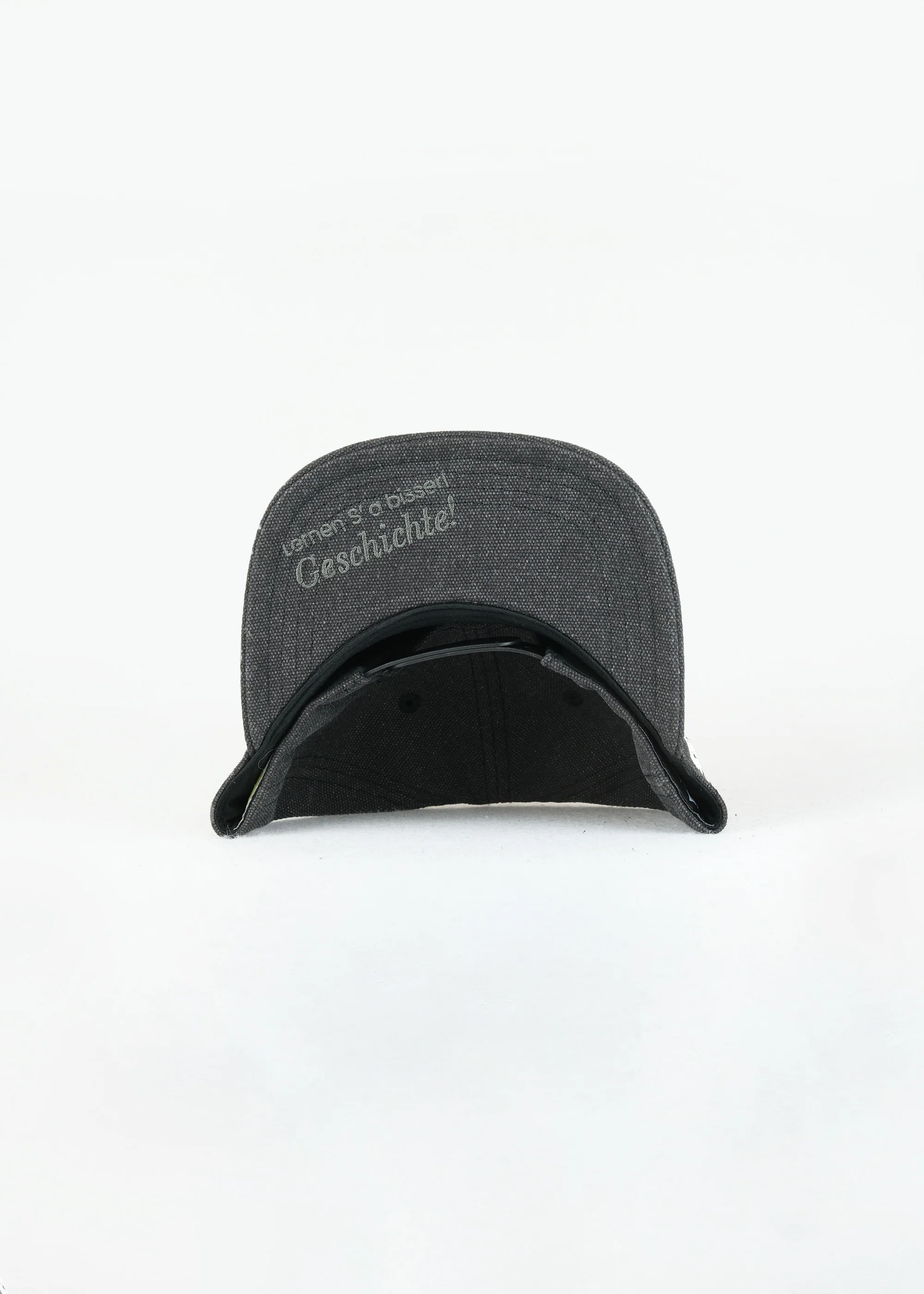 Cap "Geschichten aus der Geschichte" - dunkelgrau (Flat) - Image 4