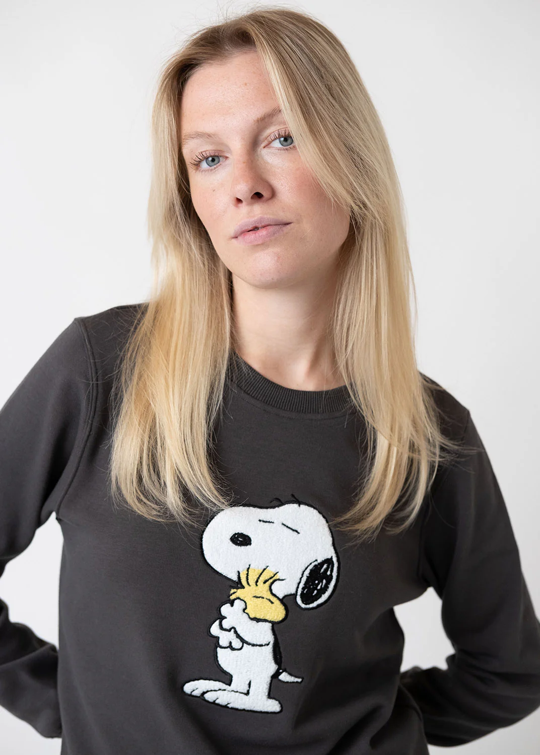 Sweater "Peanuts: Snoopy" - dunkelgrau - Image 3
